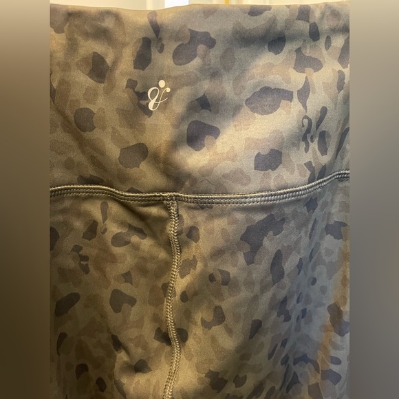 A Core Camouflage Olive Green Leopard Print Leggings Size M Brand New - Picture 7 of 9